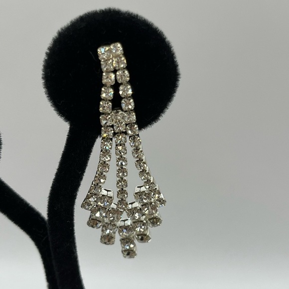 Earrings Clear Rhinestones sparkling lightweight chandelier style earrings post - Picture 4 of 11